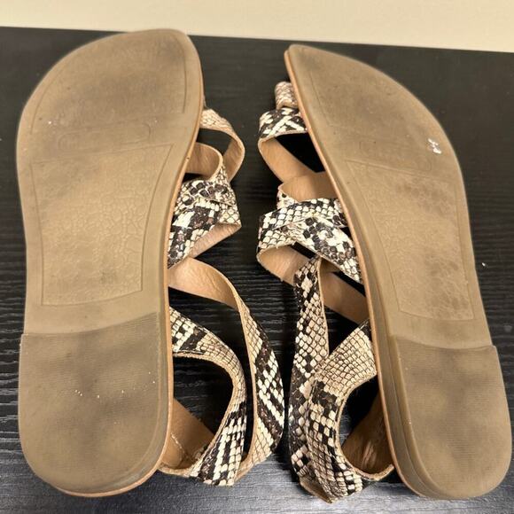 Women Size 8 Tan Black Brown Vacation Boho Snakeskin Greeway Strappy Flat Sandal - Picture 11 of 12